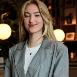 avatar - Nicoline van Deemter
